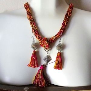 Handmade set of nylon thread 🧵 necklace and earrings.